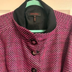 Escada excellent condition Large Black and pink Tweed Blazer Jacket 🩷